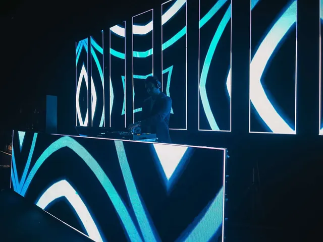 Cabina de DJ con pantallas LED